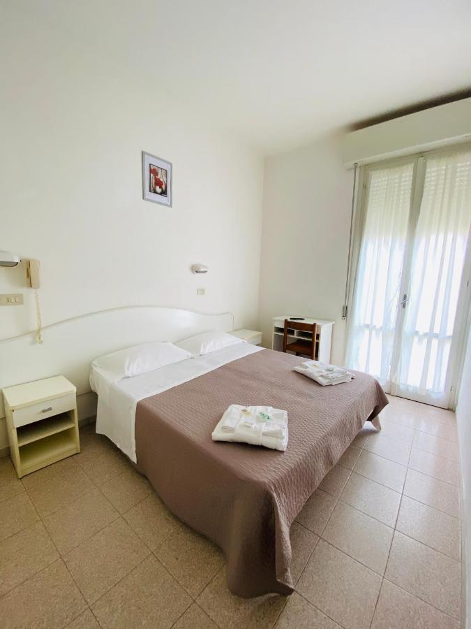 Hotel Luna Rossa Rímini Exterior foto